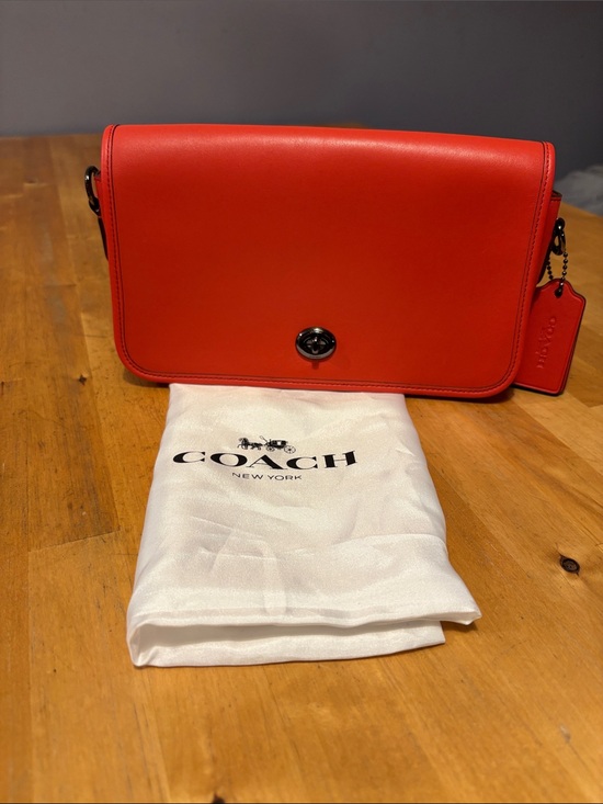 Coach Handbags - Coach Coral Leather Turnlock Crossbody Bag